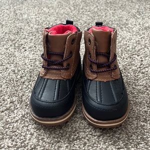 NWOT Max + Jake snow boots